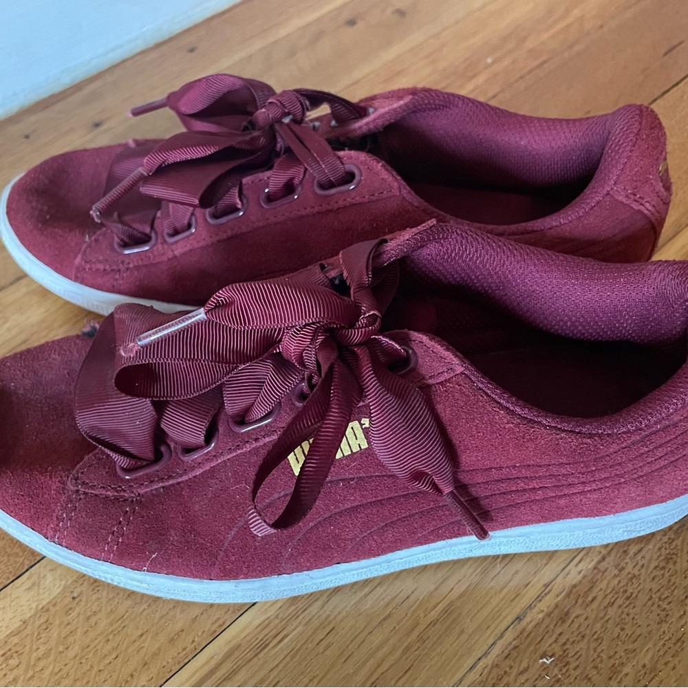 PUMA Women's Maroon Sneakers